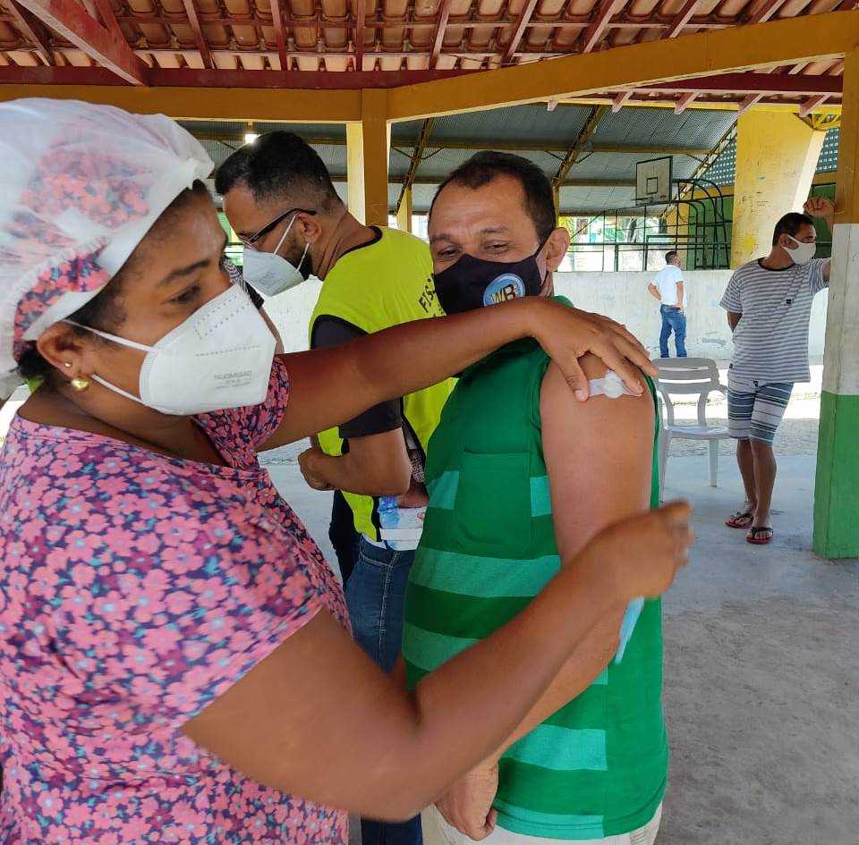 Camacã: Secretaria de Saúde avança no combate ao COVID-19 e inicia a vacinação na faixa etária dos 50 anos

